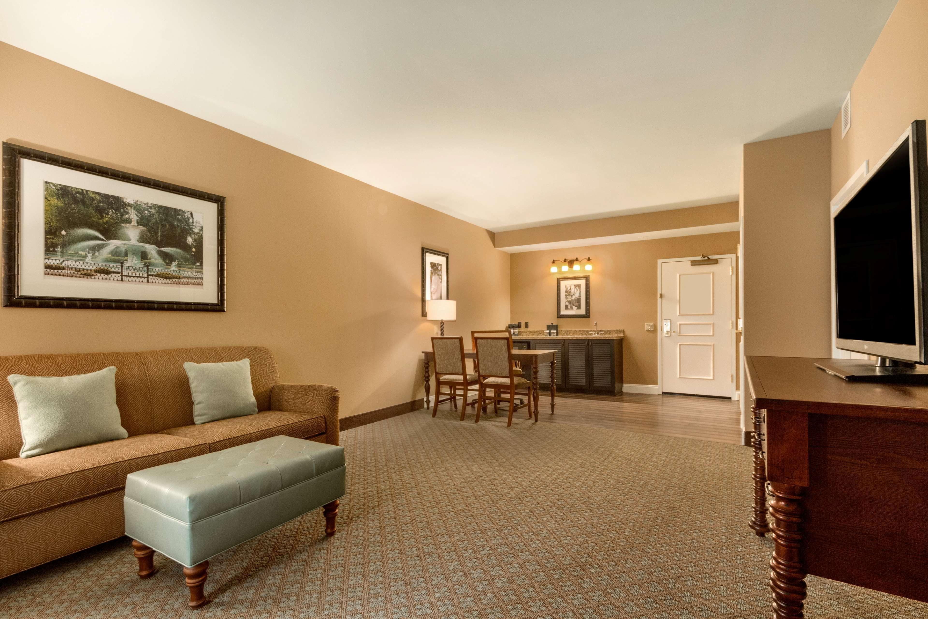 Embassy Suites Savannah Historic District Dış mekan fotoğraf