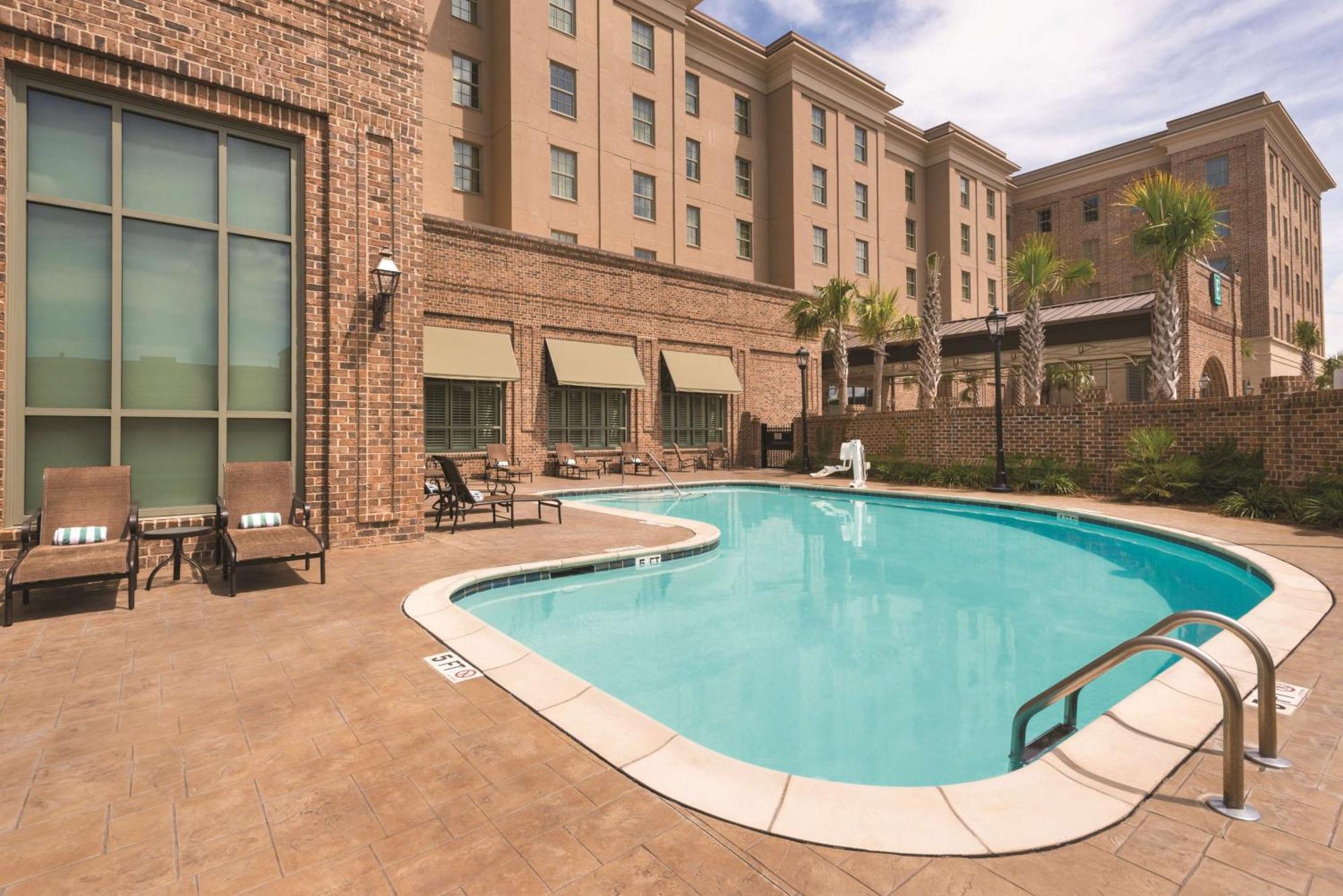 Embassy Suites Savannah Historic District Dış mekan fotoğraf