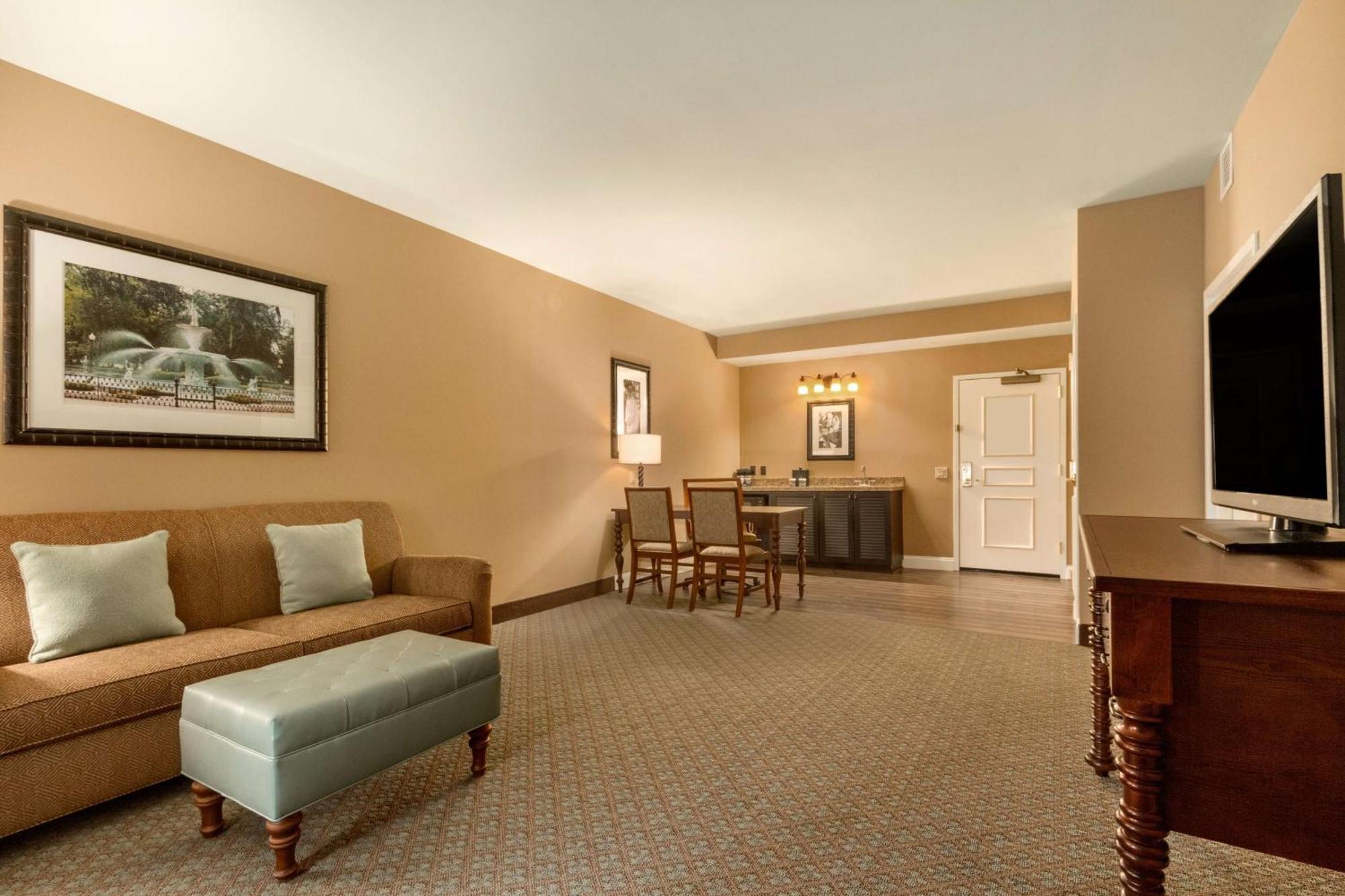 Embassy Suites Savannah Historic District Dış mekan fotoğraf